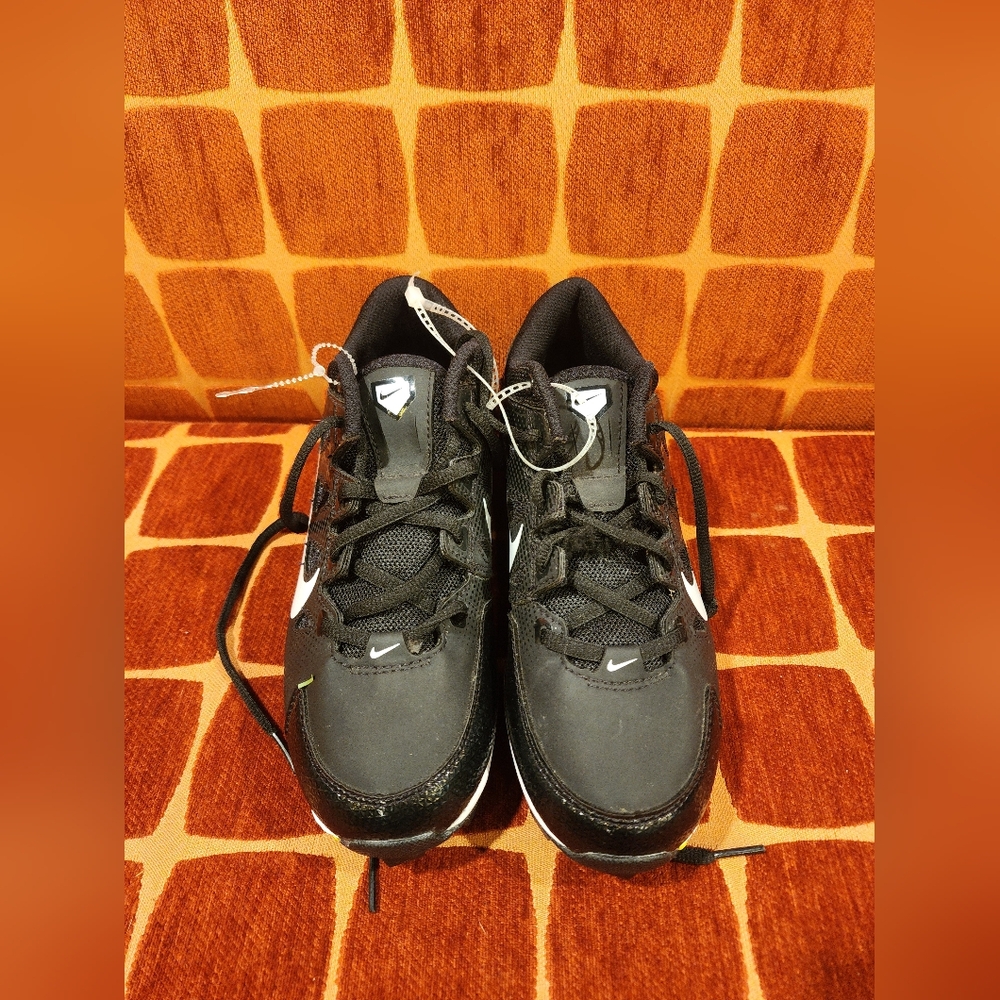 Nike hyperdiamond youth cleats size us 6.5 nwot